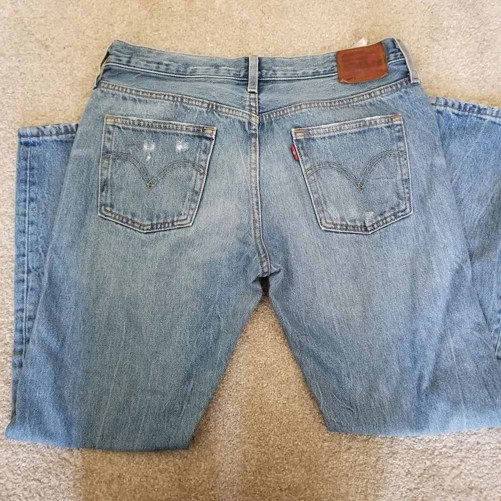 Levis 501 T Size 28 Tapered Leg Jeans Button Fly Distressed Medium Wash - Picture 2 of 10
